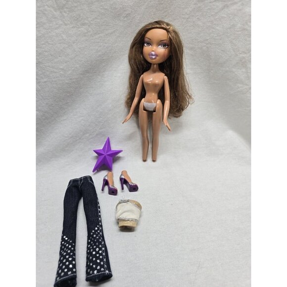 Bratz Yasmin Passion 4 Fashion 3rd Edition 2007 - Picture 9 of 11
